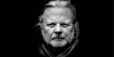 Лауреатом Нобелевской премии по литературе стал норвежский писатель и драматург Йон Фоссе