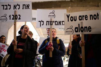 Суд над обвиняемыми в групповом изнасиловании израильтянами отложен по настоянию адвокатов
