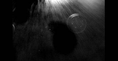 NASA показало, как аппарат OSIRIS-REx сбросил на Землю капсулу с образцами астероида Бенну (фото)