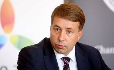 Нужно срочно завозить гастарбайтеров: министр благосостояния Латвии - obzor.lt - Латвия