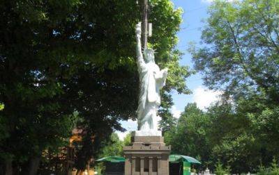 "Пока США не одумаются": в Крыму демонтировали копию статуи Свободы