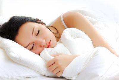 Будете дремать как младенец: как заснуть за две минуты - врачи раскрыли простой метод