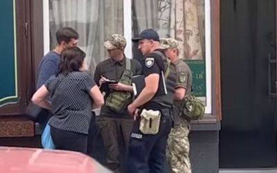 Мобилизация в Украине: адвокат рассказала о законности вручения повесток на улице