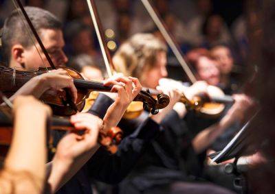 В воскресенье 150 музыкантов и 60 хористов дадут бесплатный концерт на Главном вокзале Праги