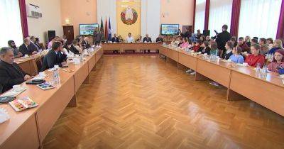 Навязывают гражданство РФ: Беларусь провела встречу дипломатов с вывезенными из Украины детьми