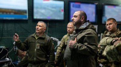 Министр обороны посетил боевые бригады, которые воюют на востоке: детали