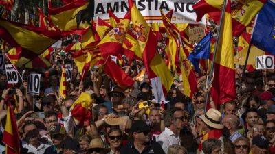 Педро Санчес - Протест против амнистии каталонских сепаратистов - ru.euronews.com