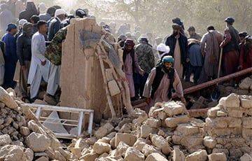 В Афганистане из-за землетрясения погибли более 2400 человек