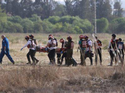 Волонтеры, которые искали тела погибших на музыкальном фестивале в Израиле попали под обстрел