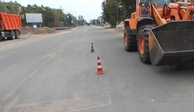 Оккупанты показали, как ремонтируются дороги возле разбитого ТЦ "Кристалл" в Лисичанске - фото