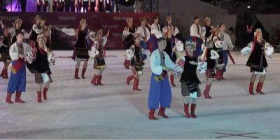 100 украинцев затанцевали гопак в США. Такого массового исполнения танца в Вашингтоне еще не видели