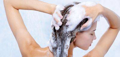 Вы будете удивлены: как часто нужно мыть голову, чтобы не выпадали волосы