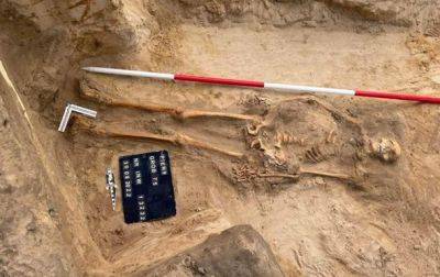 В Польше обнаружили древние могилы, останки в которых были закрыты замком