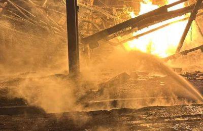 Взрыв и пожар: россияне влупили по важному заводу, что известно на данный момент