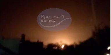 У взлетной полосы аэродрома Саки в оккупированном Крыму заметили следы пожара — спутниковые фото