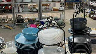 В центре Израиля открылся огромный бесплатный магазин для эвакуированных