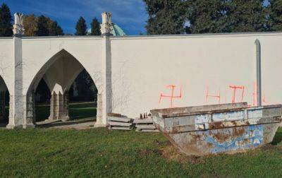 "На стенах - свастика": в Вене произошел пожар на еврейском кладбище
