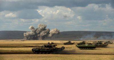 "Взрывной техно-сервис": под Купянском два танка россиян подорвались на своих же минах (видео)