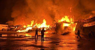 Горят около 1000 квадратных метров: в Виннице вспыхнул масштабный пожар (фото, видео)