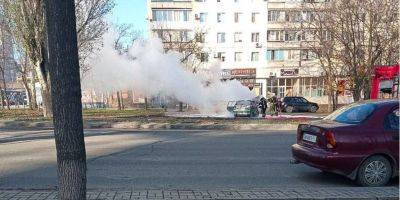 В Мариуполе взорвали авто полицейского-оккупанта — видео