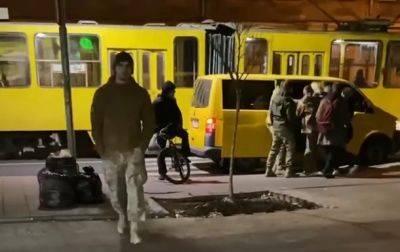 Во Львове военные затащили мужчину в микроавтобус: появилась реакция ТЦК