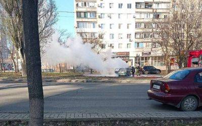 В Мариуполе взорвали авто российского полицейского - фото и видео