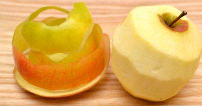Посуда будет блестеть и без моющего: почему не нужно выбрасывать кожуру от яблок