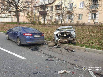 В Харькове столкнулись два автомобиля: пожилой водитель – в больнице (фото)