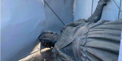 «Такой символ». Из-за российской атаки «едва не снесло голову» демонтированной Екатерине II — волонтер