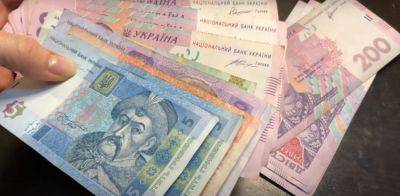 В январе, марте и апреле: как украинцам будут повышать пенсии и на какие суммы