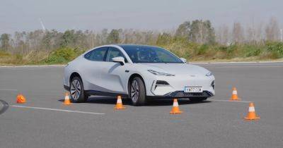 Не хуже Tesla: электромобиль Geely отлично справился с тестом на управляемость (видео)