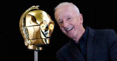 Шлем C3PO из "Звездных войн" продадут за 1 миллион фунтов стерлингов (фото)