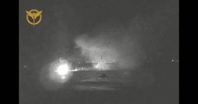 Экипаж и бронированная техника: ГУР подтвердило поражение десантных кораблей РФ в Крыму (видео)