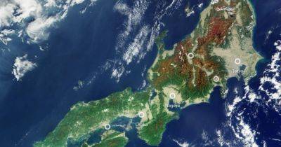 Немножко "поржавела". Ученые показали, как выглядит осень в Японии из космоса (фото)