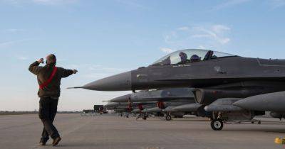"Процесс пошел": украинские пилоты тренируются на F-16 в воздухе, — Игнат (видео)