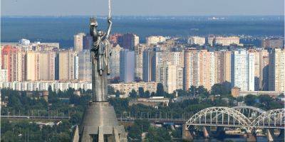 Сильные взрывы прогремели на левом берегу Киева. По предварительной информации, ПВО сработало по баллистике — Кличко
