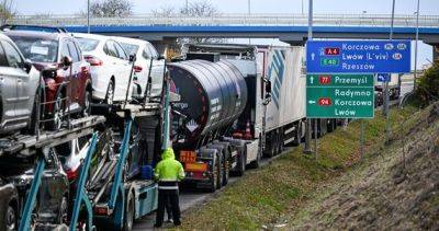 Польская полиция пошла на "неожиданный шаг" для избежания блокады границы для украинских грузовиков - СМИ