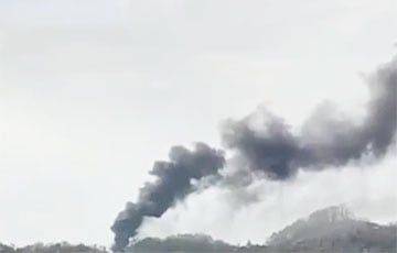 На аэродроме в Сочи вспыхнул сильный пожар