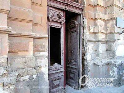 В Одессе отреставрируют старинные двери, пострадавшие от ракеты россиян | Новости Одессы
