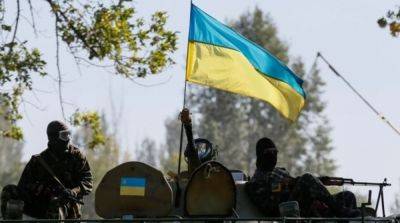 Пограничники подняли флаг Украины в прифронтовом поселке Тополя на Харьковщине