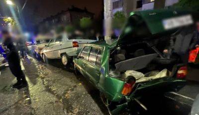 ДТП в Киеве - BMW протаранил 5 автомобилей, произошла драка - фото