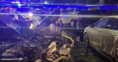В Киеве нетрезвый водитель BMW влетел в пять припаркованных автомобилей (ФОТО)