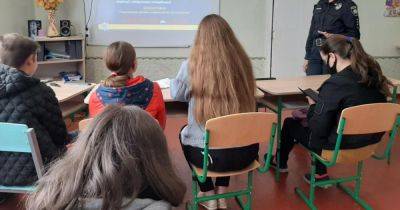 Более 700 случаев за два месяца: россияне вербуют подростков для "минирования" школ в Украине