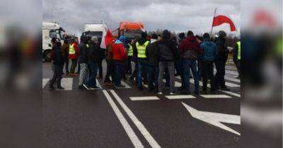 Забастовка польских перевозчиков: на границе в очереди умер водитель грузовика из Украины