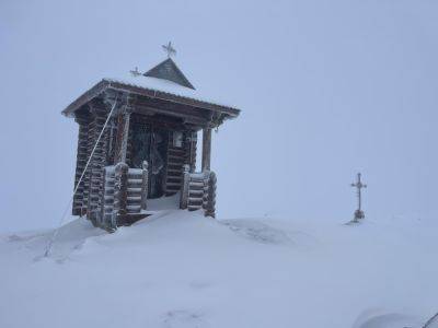 Зима в Украине – в Карпатах на горе Поп Иван замело снегом – фото и видео