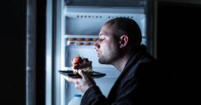 Котлеты в фольге, а зелень — в стеклянной банке: как продлить жизнь продуктам в холодильнике