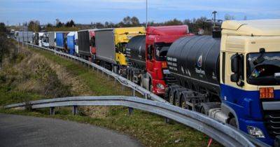 "Только растет": на выезд из Польши образовалась огромная очередь из грузовиков, — ГПСУ (видео)