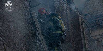 В Киеве масштабный пожар, горит склад со стройматериалами