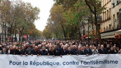 Эммануэля Макрон - Франсуа Олланд - Николя Саркози - Элизабет Борн - Во Франции около 200 тысяч человек вышли на марш против антисемитизма - svoboda.org - США - Израиль - Франция - Париж
