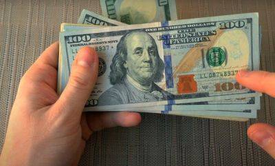 Доллар лихорадит по полной: обменки и банки обновили курс валют на понедельник, 13 ноября